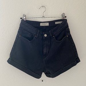 PACSUN mom shorts with pockets on the back, really good condition, like new.